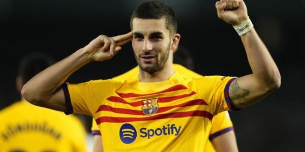 万博体育下载-废人费兰变最佳，巴萨拿下对攻战状态回暖