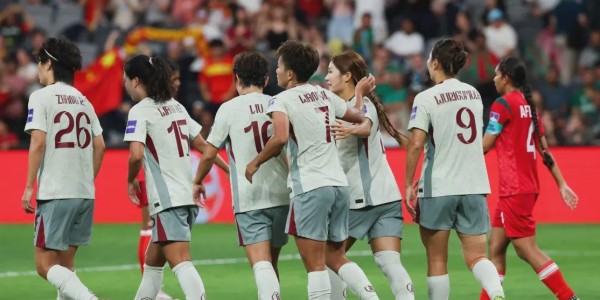 万博体育登录-女足2-0赢球却遭全网痛批！同陷男足困境，玫瑰复兴路在何方？
