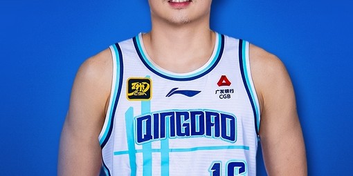 状态出色！王奕博加盟青岛首秀登场20分钟交出18分5篮板