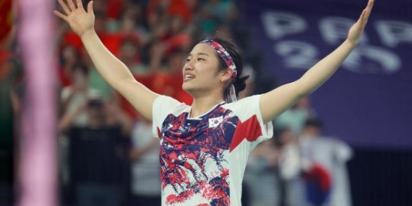 万博体育在线-【韩媒速递】何冰娇演绎美丽佳话 安洗莹不平则鸣