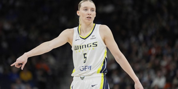 苏·伯德：飞翼表现挣扎但佩奇很出色，她基本锁定了最佳新秀